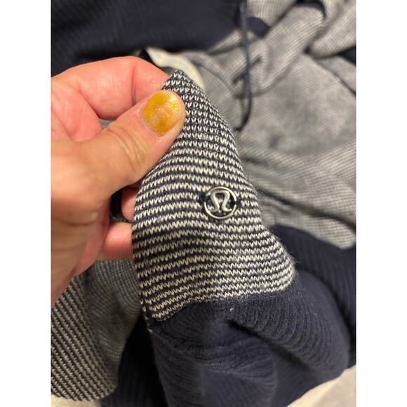 Lululemon Transformation Wrap - Picture 5 of 5